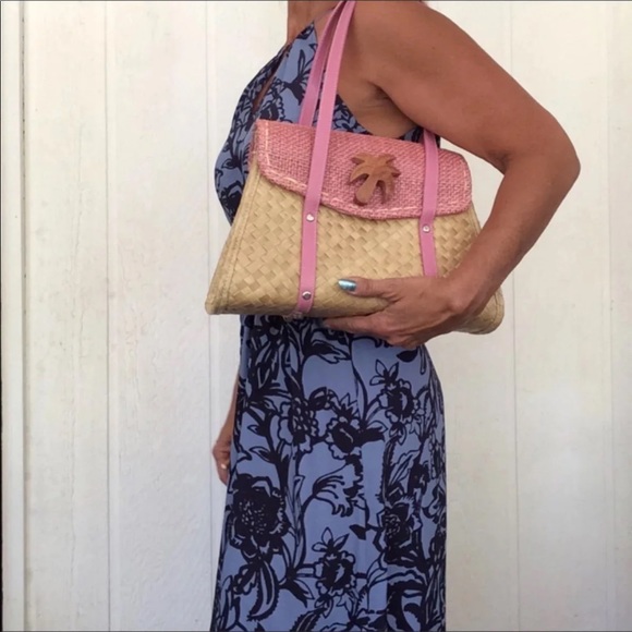 Pink / Natural Straw Medium Shoulder Bag. - Picture 3 of 7